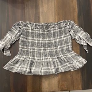 garota ruffled top